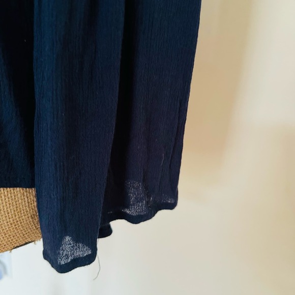 Lost & Wander Navy & White Embroidered Flowers Drapey Bell Sleeve Boho Top Small - Picture 4 of 9